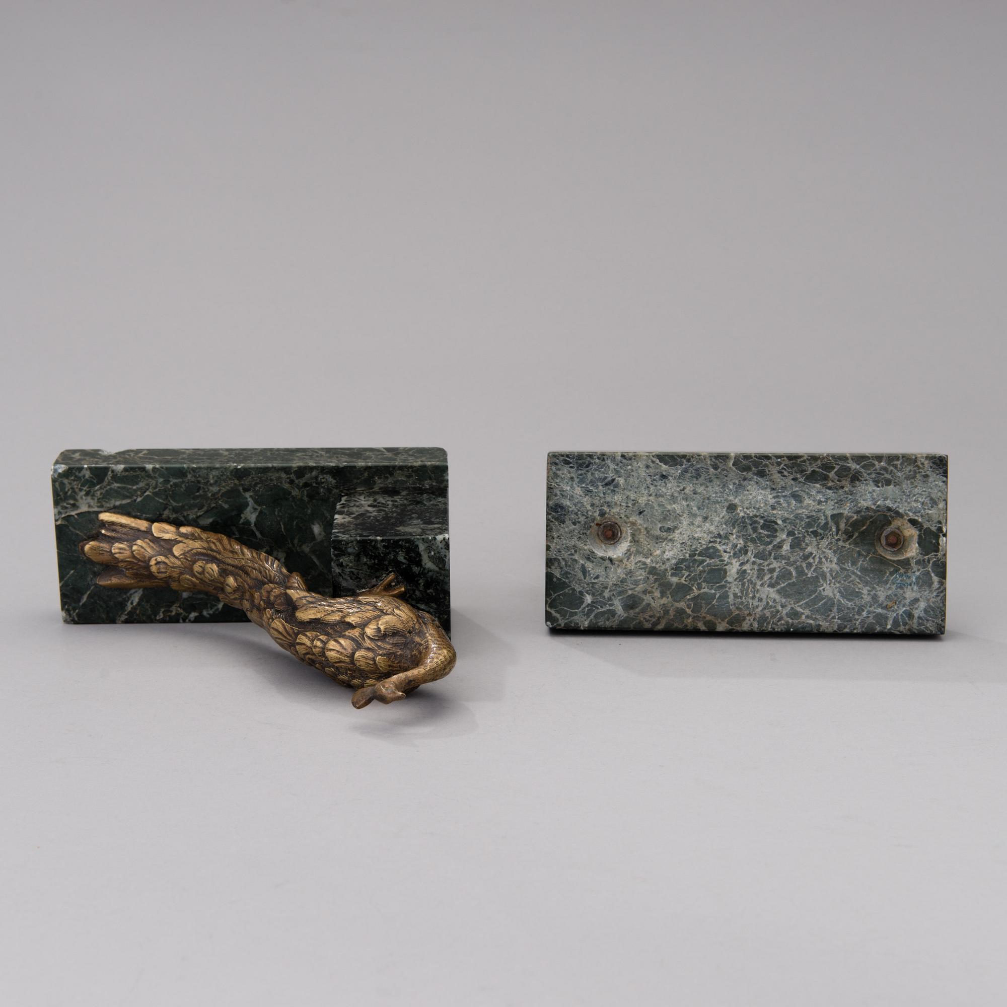 BOKSTÖD, 2 st, mässing och sten, 1900-talets första hälft.