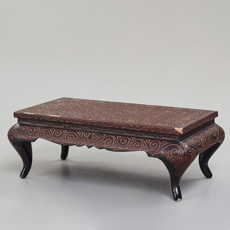 A Chinese Kang table, 20th Century.