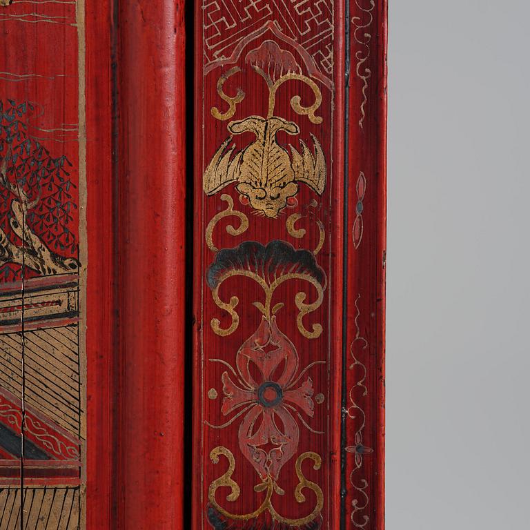 Skåp, förgyllt och rödlackerat. Qingdynastin, 17/1800-tal.