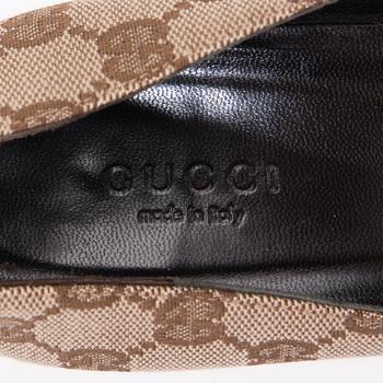 SKOR, Gucci.