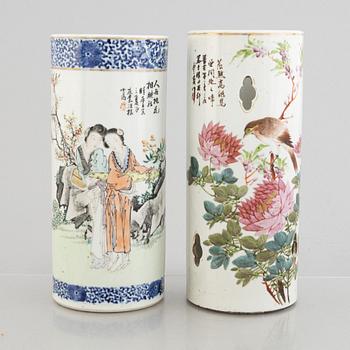 A Chinese porcelain brushpot and a hatstand, first part of the 20th century.