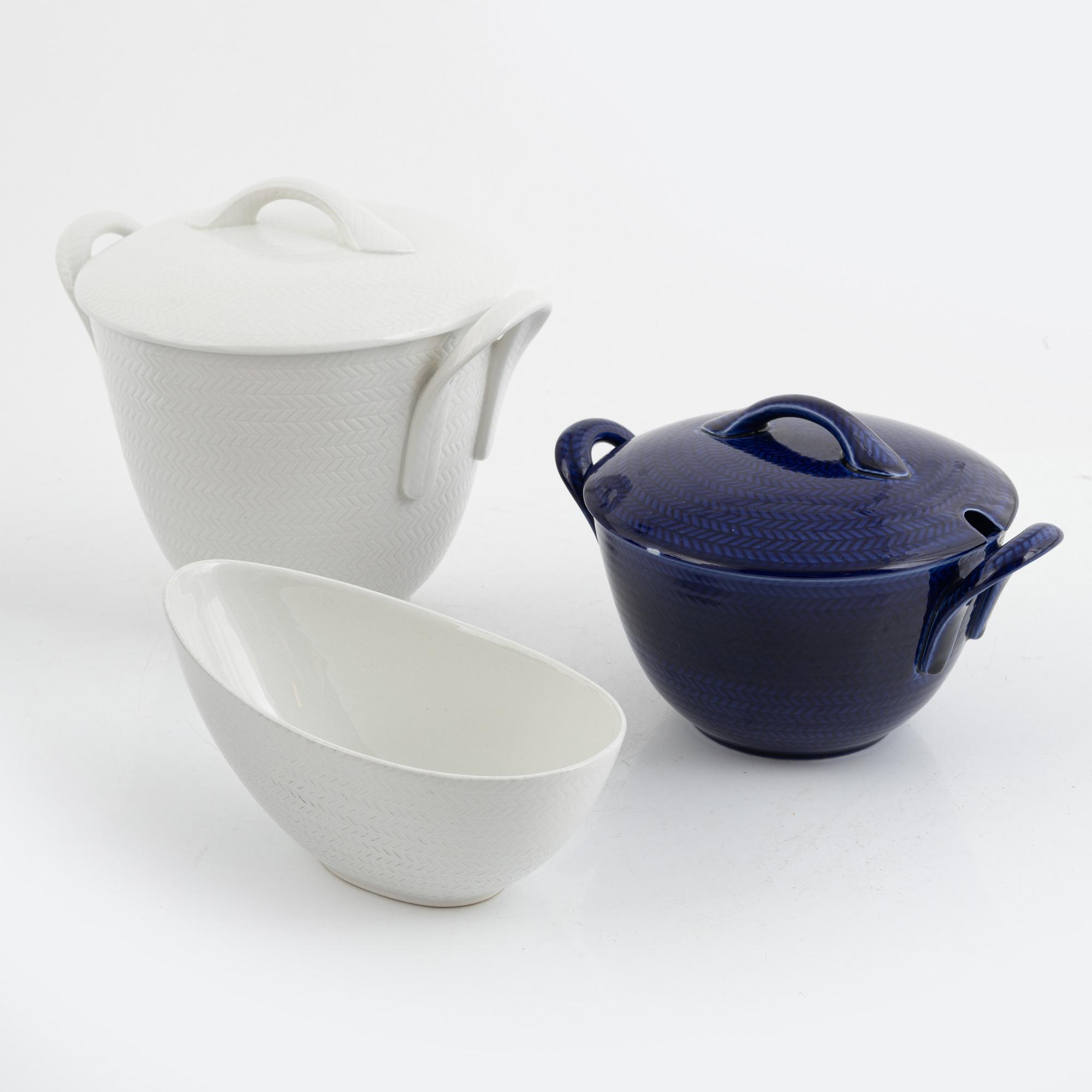 Hertha Bengtson, a porcelain dinner and coffee service, 81 pieces, "Blå Eld", Rörstrand, Sweden.