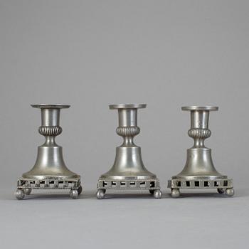 LJUSSTAKAR, 3 st snarlika, tenn, oidentifierade stämplar, sannolikt bla Stockholm, 1800-talets första hälft.