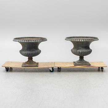 Garden urns, a pair, 20th century.