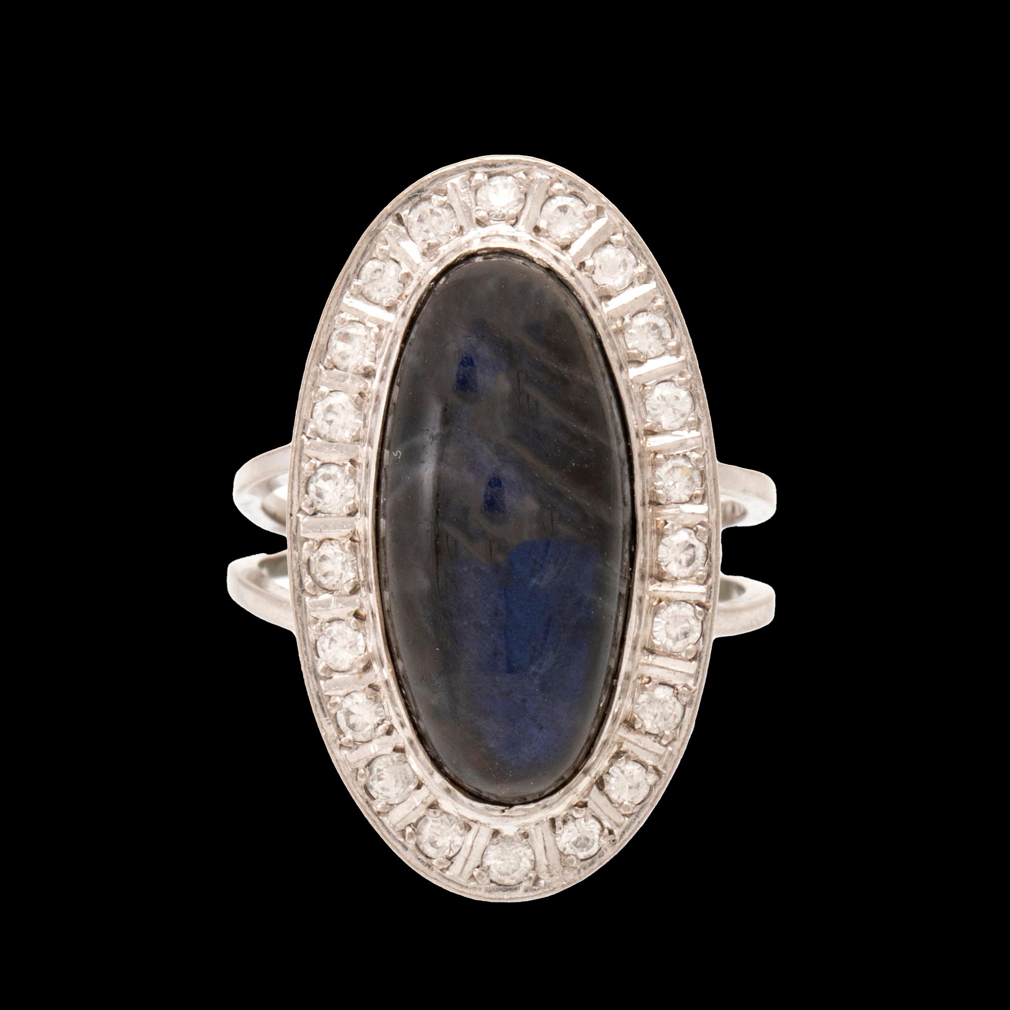 Elon Arenhill, Ring/Cocktail ring 18K white gold with cabochon-cut labradorite and antique-cut stones, Malmö 1975.