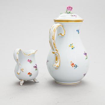A 38-piece Meissen porcelain coffee set. 20th century.
