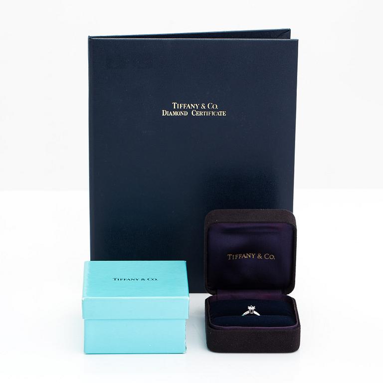 Tiffany & Co, ring, platina och diamant 0.65 ct.