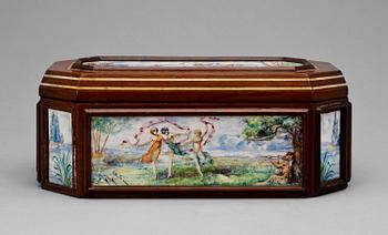 OKÄND KONSTNÄR 1900-TAL, SKRIN i trä med bemålade miniatyrer, en hörnmålning bär sign o dat a tergo: Nils v Dardel -32.