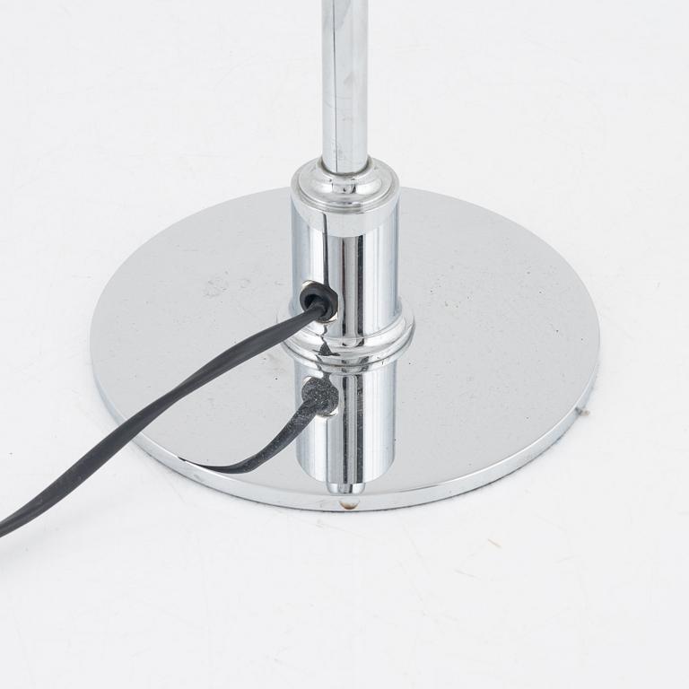 Poul Henningsen, table lamp, "PH 3/2", Louis Poulsen, Denmark.