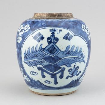 A blue and white jar, Qing dynasty, 18th Century.