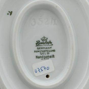 FIGURINER, 2 st, porslin, Royal Copenhagen resp Rosenthal, 1900-talets andra hälft.