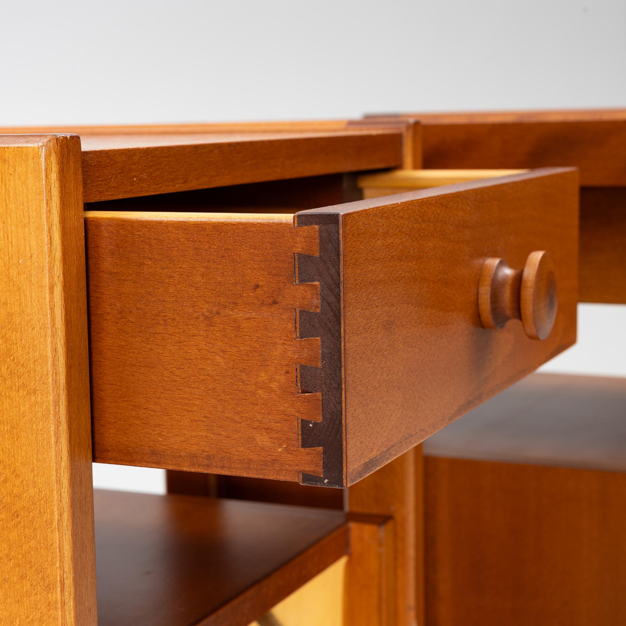 Sängbord, ett par, Nordiska Kompaniet, 1900-talets slut.