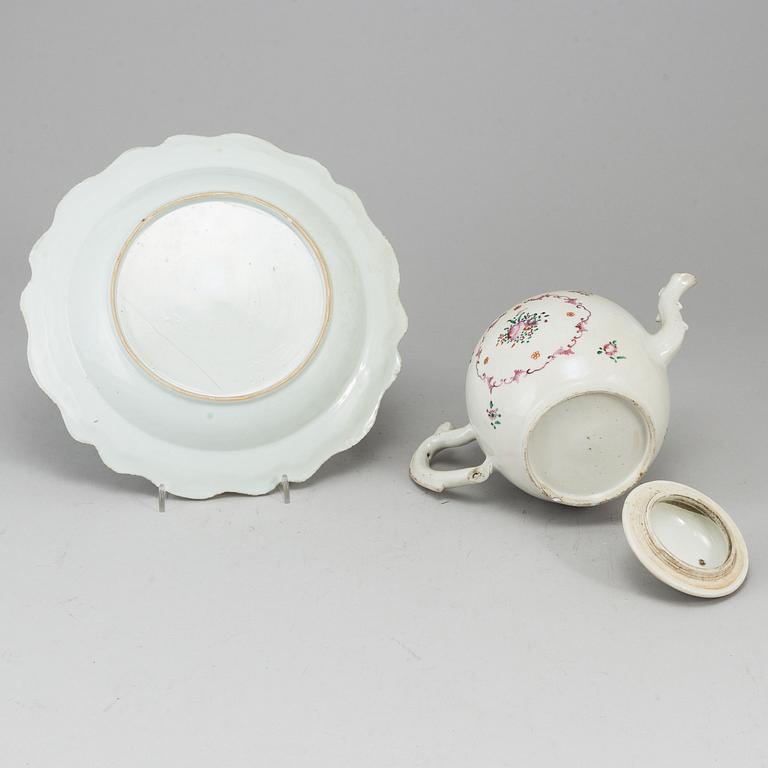 A famille rose teapot with cover and a dish, Qing dynasty, Qianlong (1736-95).