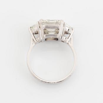 An 18K white gold ring set with a radiant-cut diamond weight 5.02 cts quality H vs2.