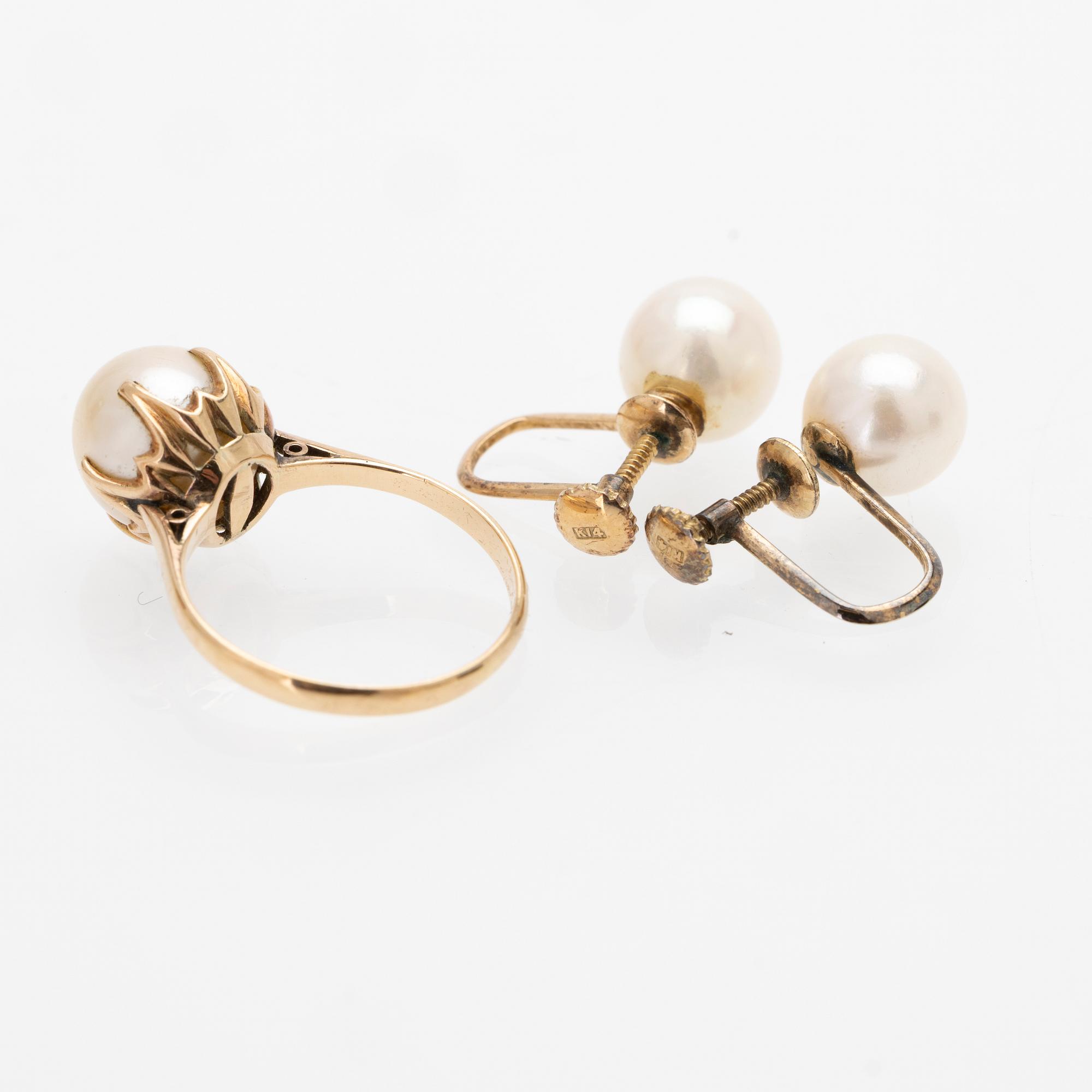 Ring and earrings, a pair, 14K gold and cultured pearls.