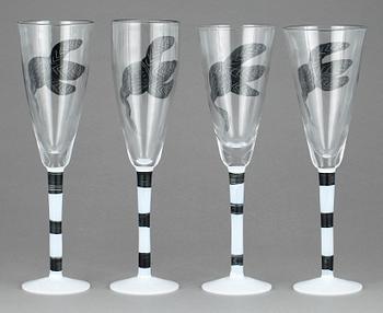 VINGLAS, 4 st. Glas. Ulrica Hydman-Vallien.