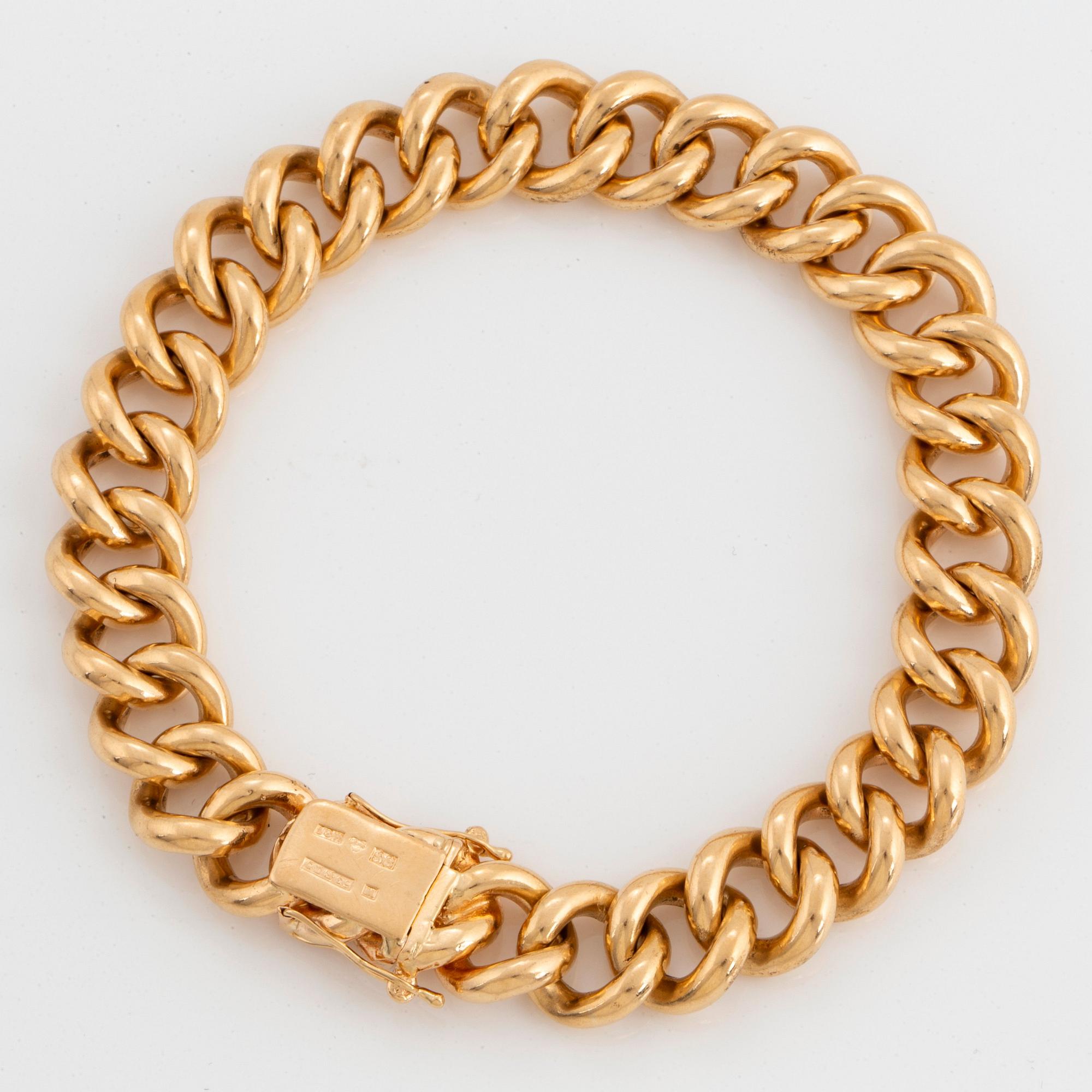 An 18K gold curb link bracelet.