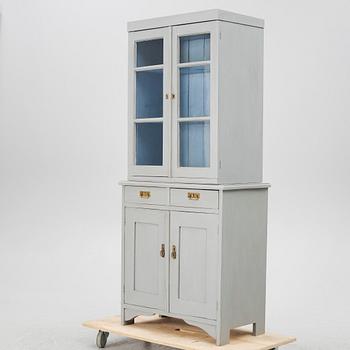 Vitrinskåp, omkring 1900.