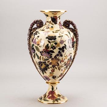 A Röstrand majolica vase around 1900.