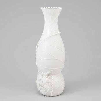 A Chinese 'dehua' blanc de chine porcelain vase, 20th century.