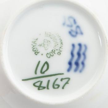 Service "Blå blomst" 74 dl Royal Copenhagen Denmark 1900s porcelain.