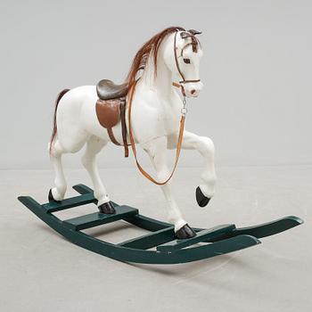 GUNGHÄST, märkt A.B Västerås Träförädling, 1900-talets första hälft.