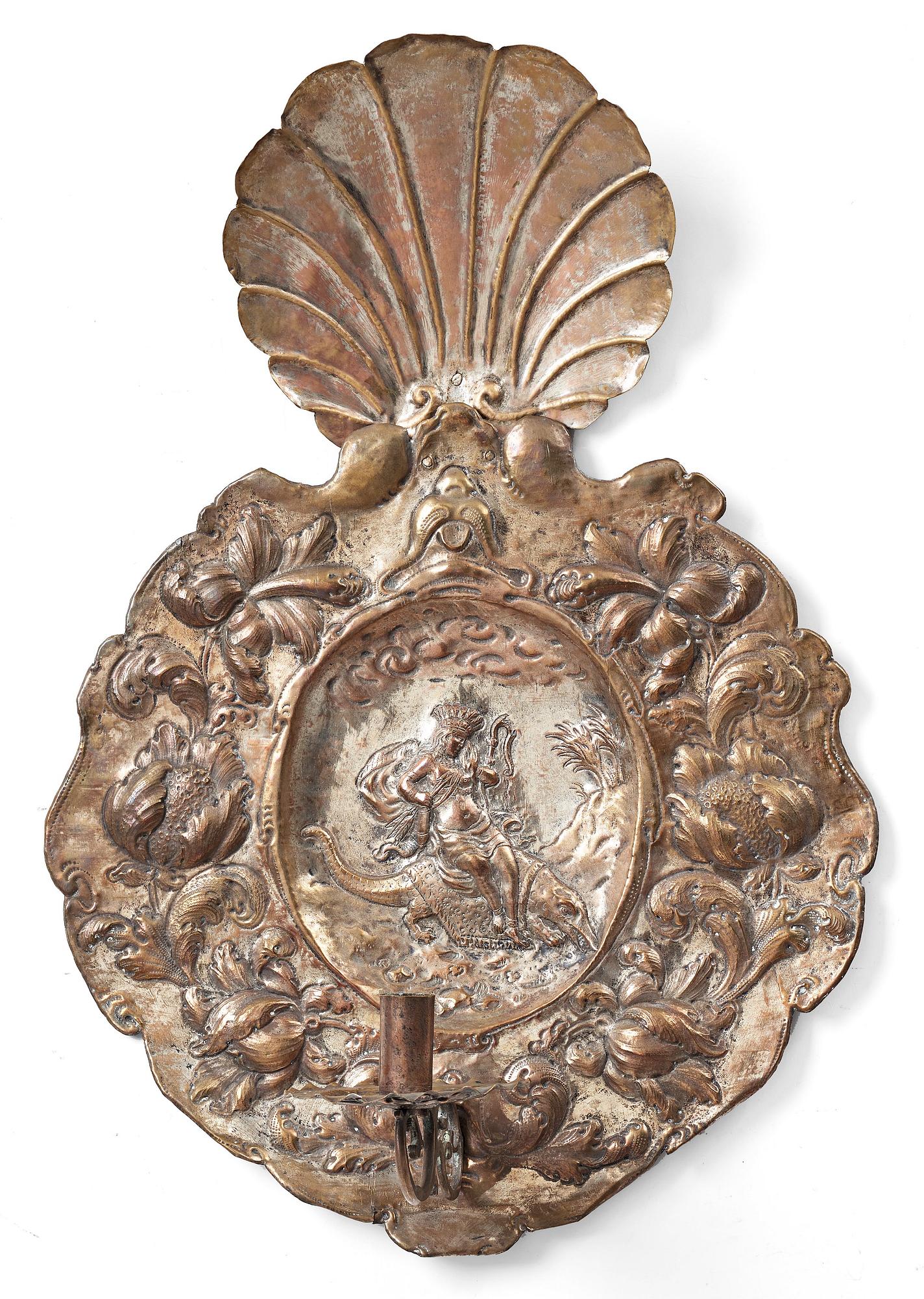 LJUSPLÅTAR, för ett ljus, ett par, barock, 1600-talets senare del, Sverige eller Tyskland/Nederländerna.