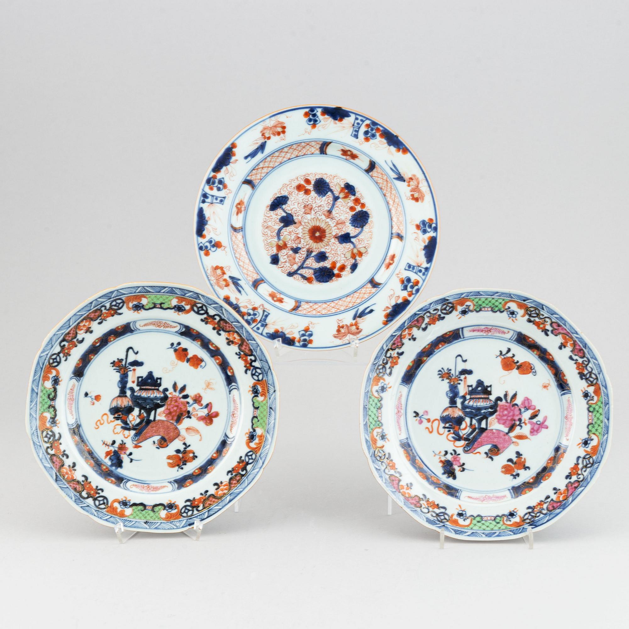 A group of five export porcelain dishes, Qing dynasty, 18-19th century.