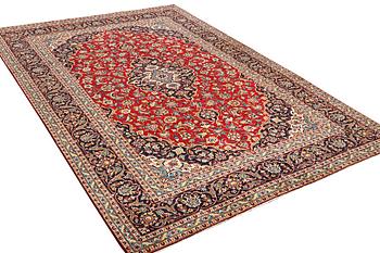 A carpet, Kashan, ca 365 x 245 cm.