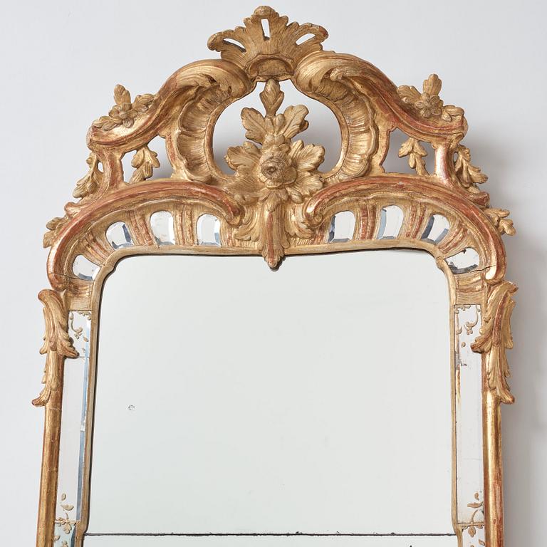 SPEGEL, stockholmsarbete, 1700-talets mitt i Ehrhart Göbels art, rokoko.