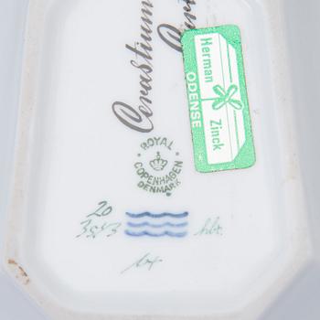 GELÉFAT, porslin, "Flora Danica", Royal Copenhagen, Danmark, 1959.