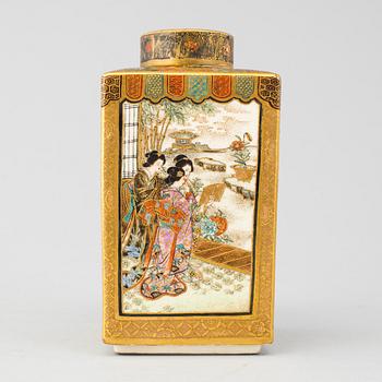 A Japanese Satsuma vase with cover, Meiji period (1868-1912).