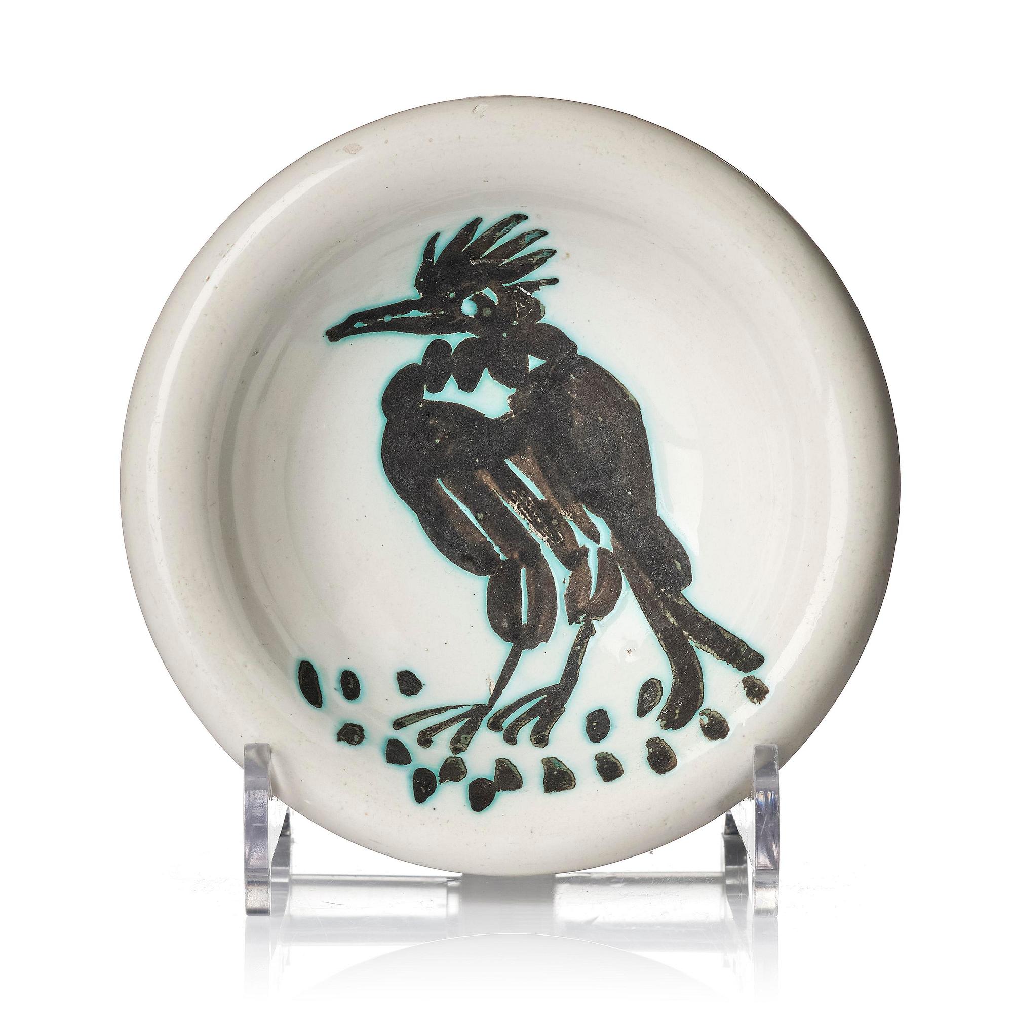 Pablo Picasso, "Oiseau à la huppe" (A.R. 173), skål, fajans, Madoura, Vallauris, Frankrike, efter 1952.