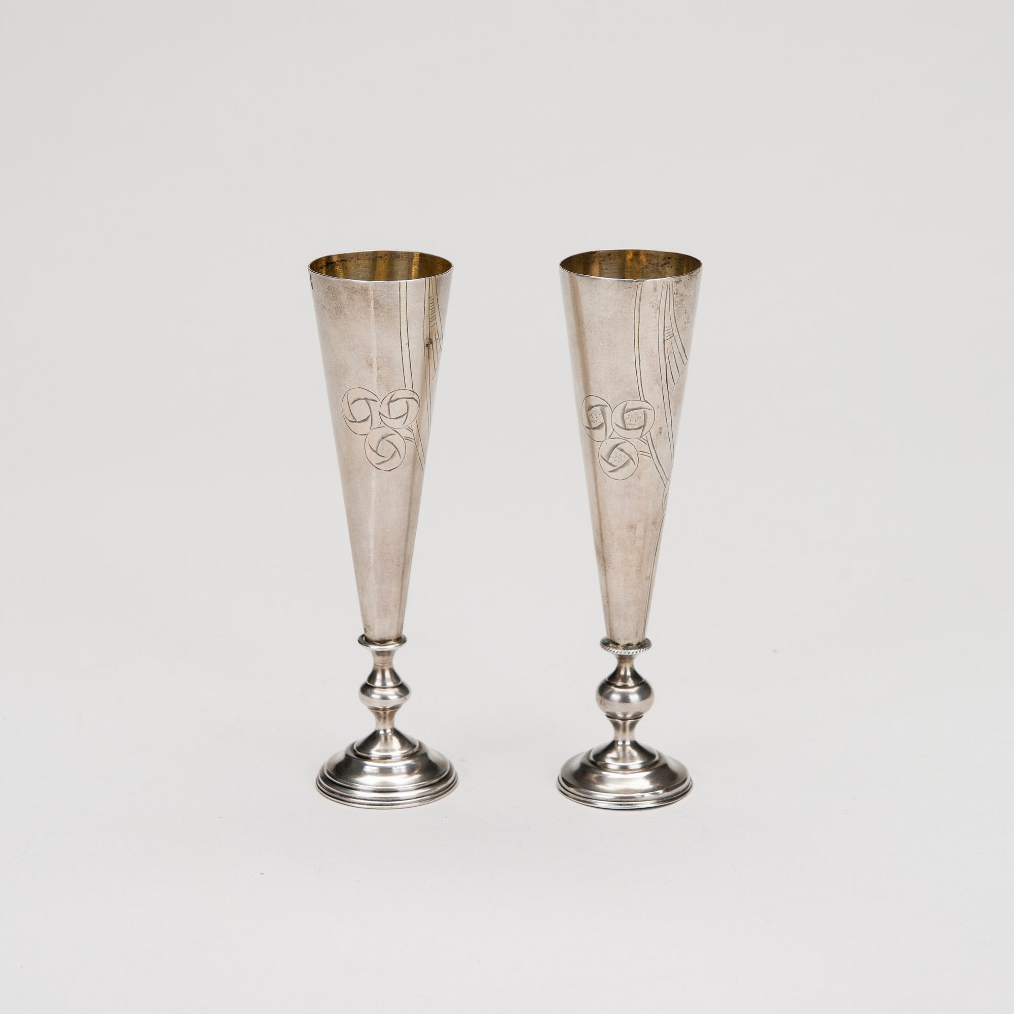 BÄGARE, ETT PAR, silver, Moskva 1908-1917, Nikolai Slavjanov, vikt 102 g.