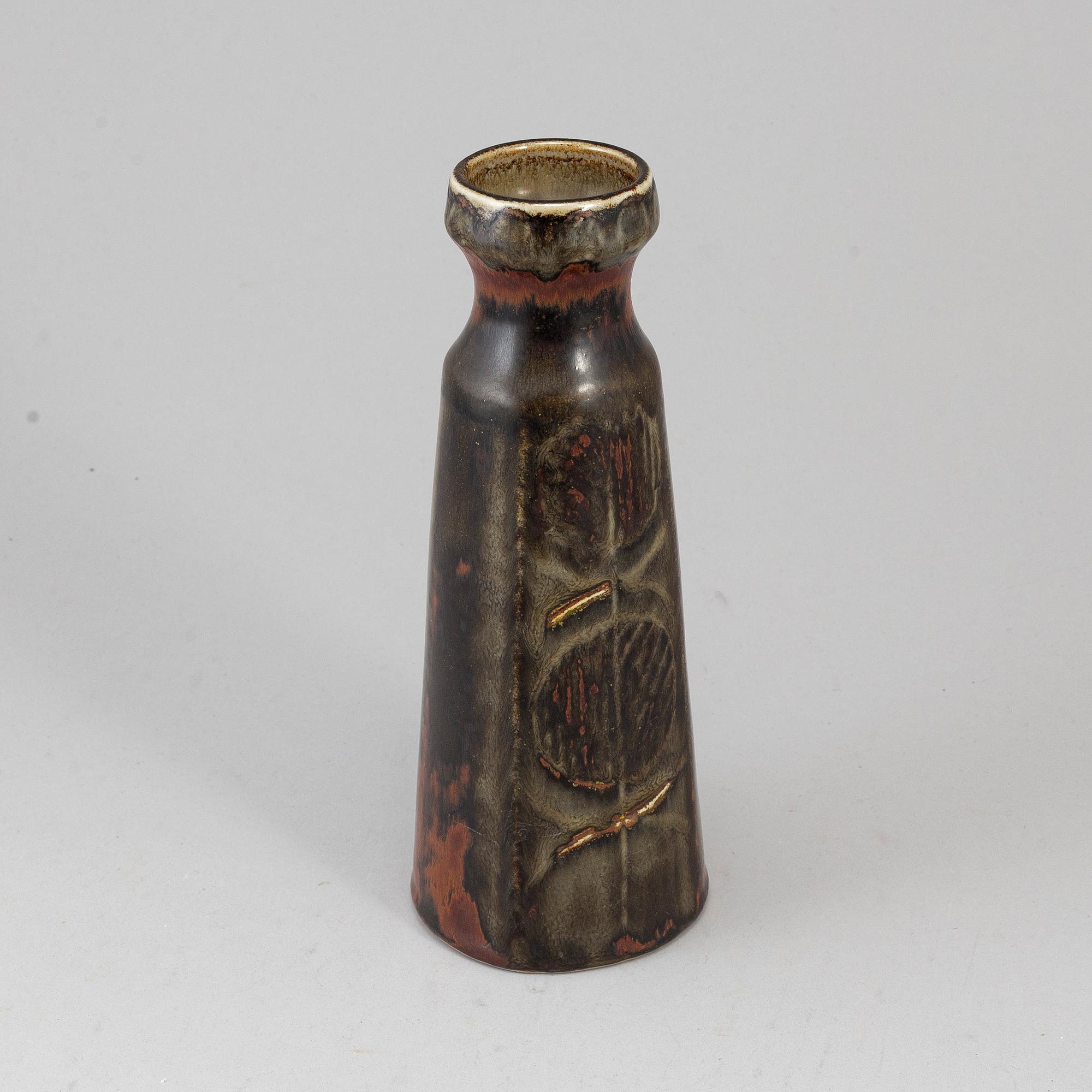 CARL-HARRY STÅLHANE, a stoneware vase, signed, Rörstrand, 1900-tal.