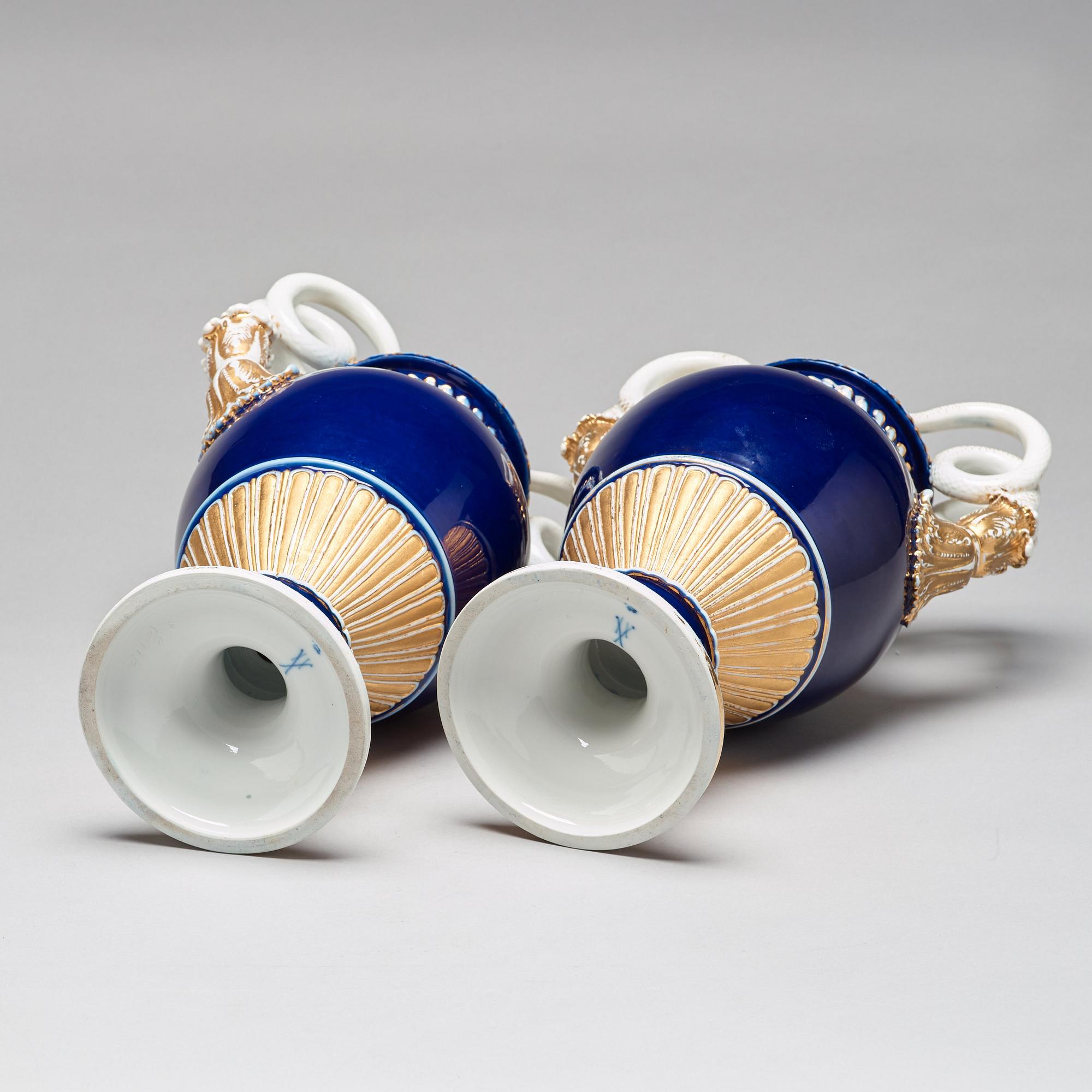 PRAKTURNOR, ett par, porslin. Meissen, omkring 1900.