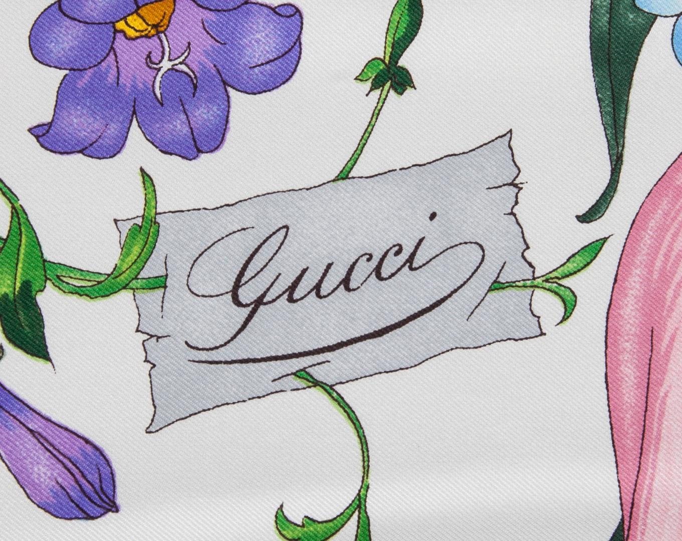 SCARF, Gucci.