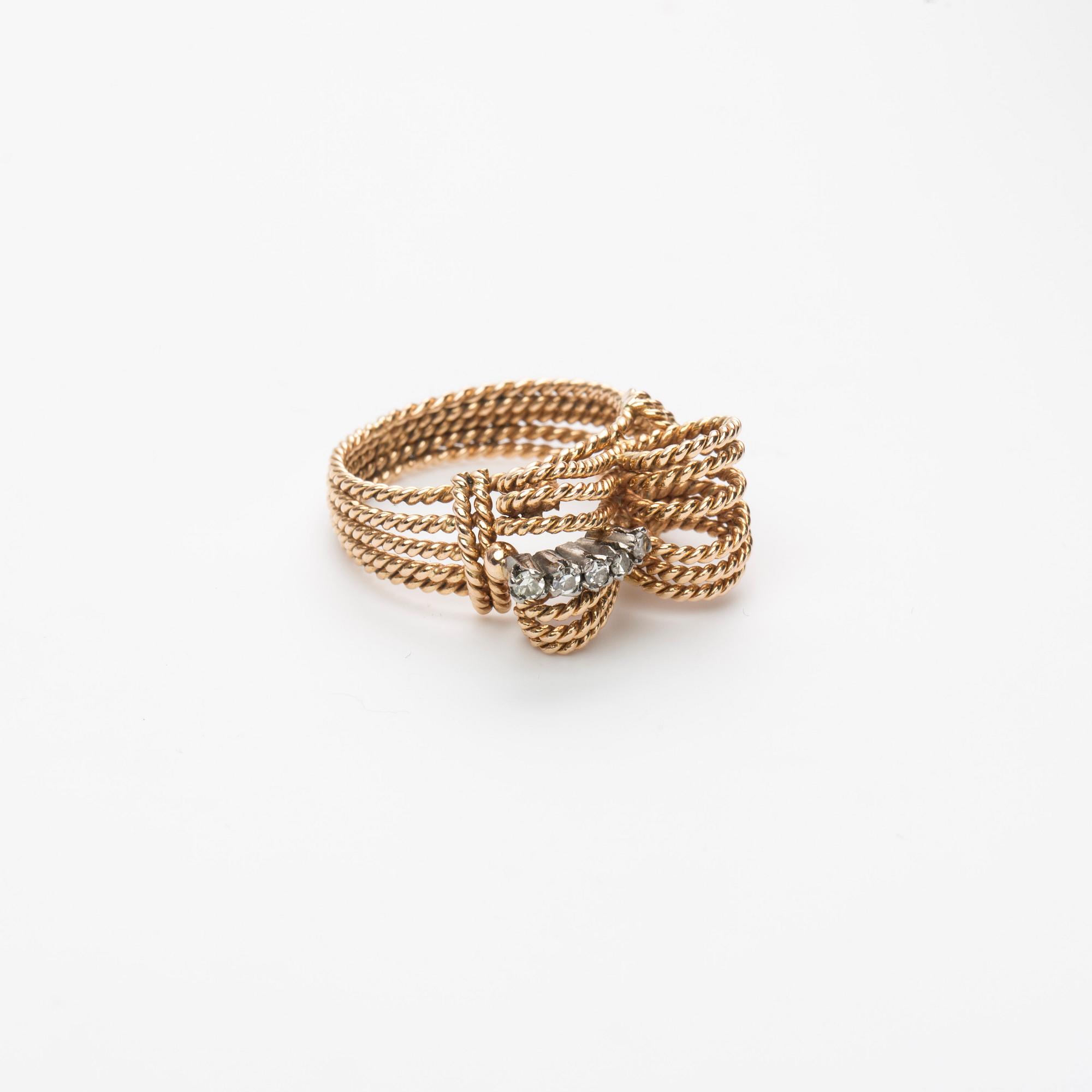 RING, 18K guld med 5 åttkantslipade slipade diamanter.