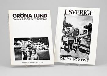 BÖCKER, 2st, "Gröna Lund", Anders Petersen/Jan Stolpe, 1973 samt "I Sverige" Ralph Nykvist, 1976. Aktuell Fotolitteratur.