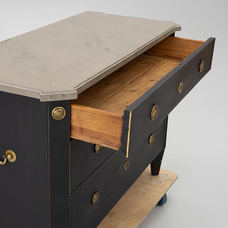 Chest of drawers, Gustavian style, 19th century.