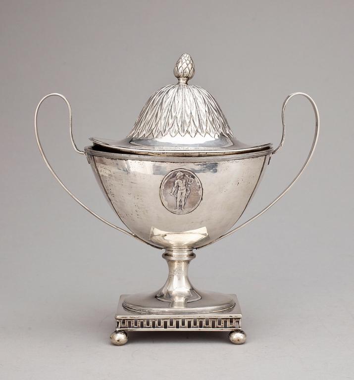 SOCKERSKÅL, silver, empire, Fredrik Nymansson (1807-1846) Kristinehamn 1810. Tot vikt ca 578g.