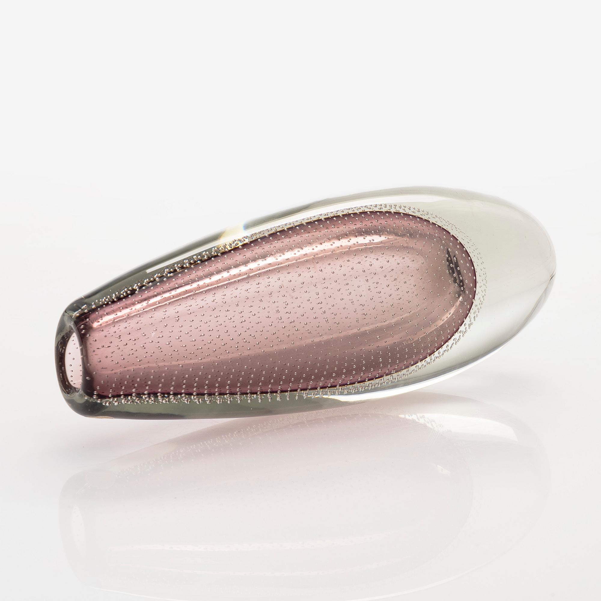 Gunnel Nyman, A glass vase model 'GN 26'. signed G. Nyman Nuutajärvi Notsjö -51.