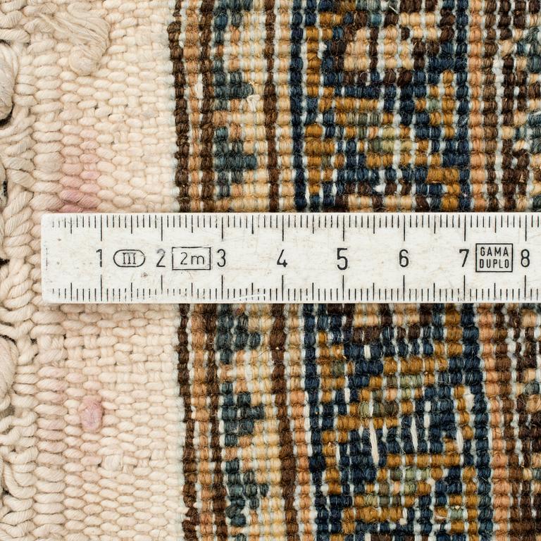 A CARPET, semi-antique Abadeh, around 293 x 200 cm.