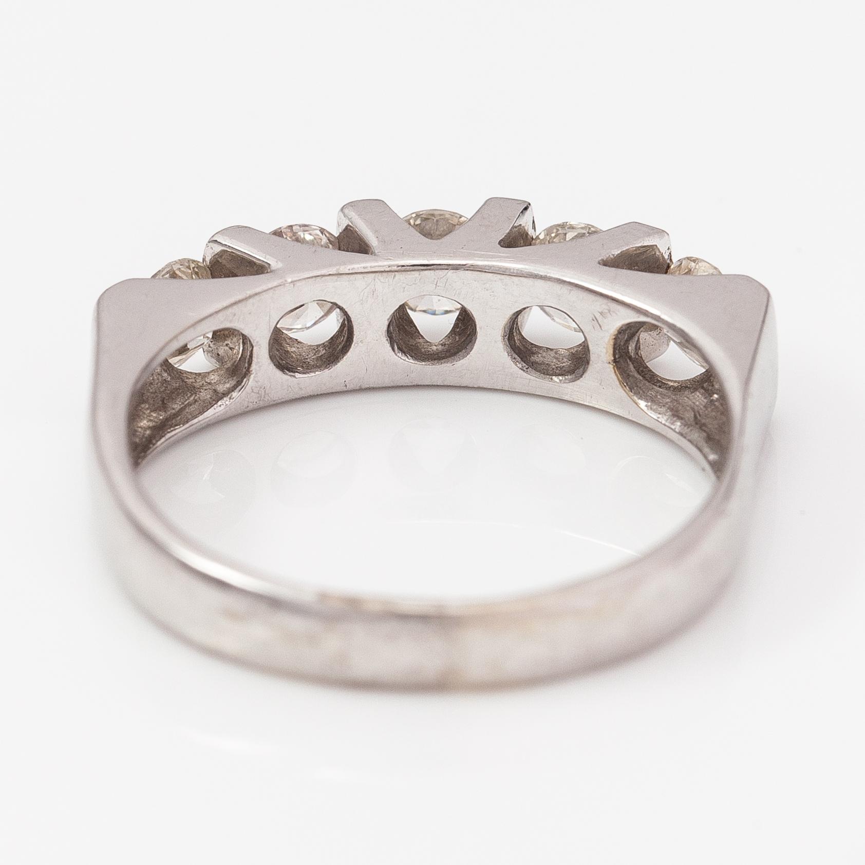 Ring, 14K vitguld, diamanter ca 1.10 ct tot.