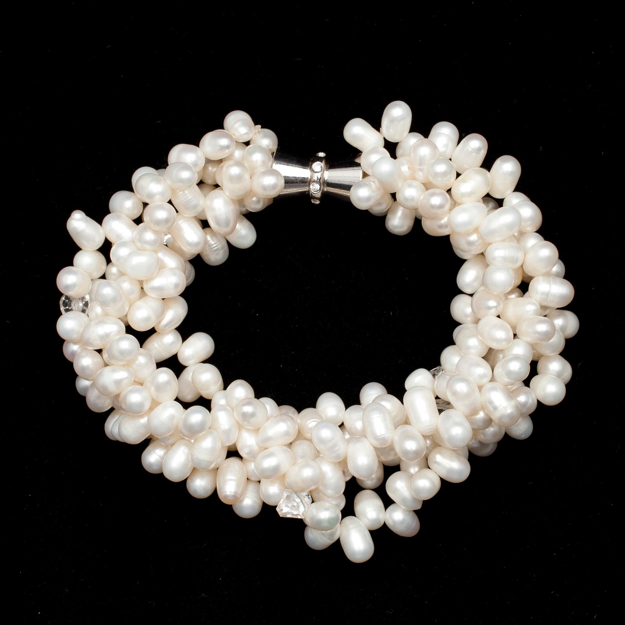 ARMBAND, pärlor med magnetlås, nyproduktion.