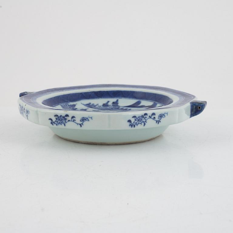 A blue and white serving dish and a hot water serving dish, Qing dynasty, Jiaqing (1796-1820).