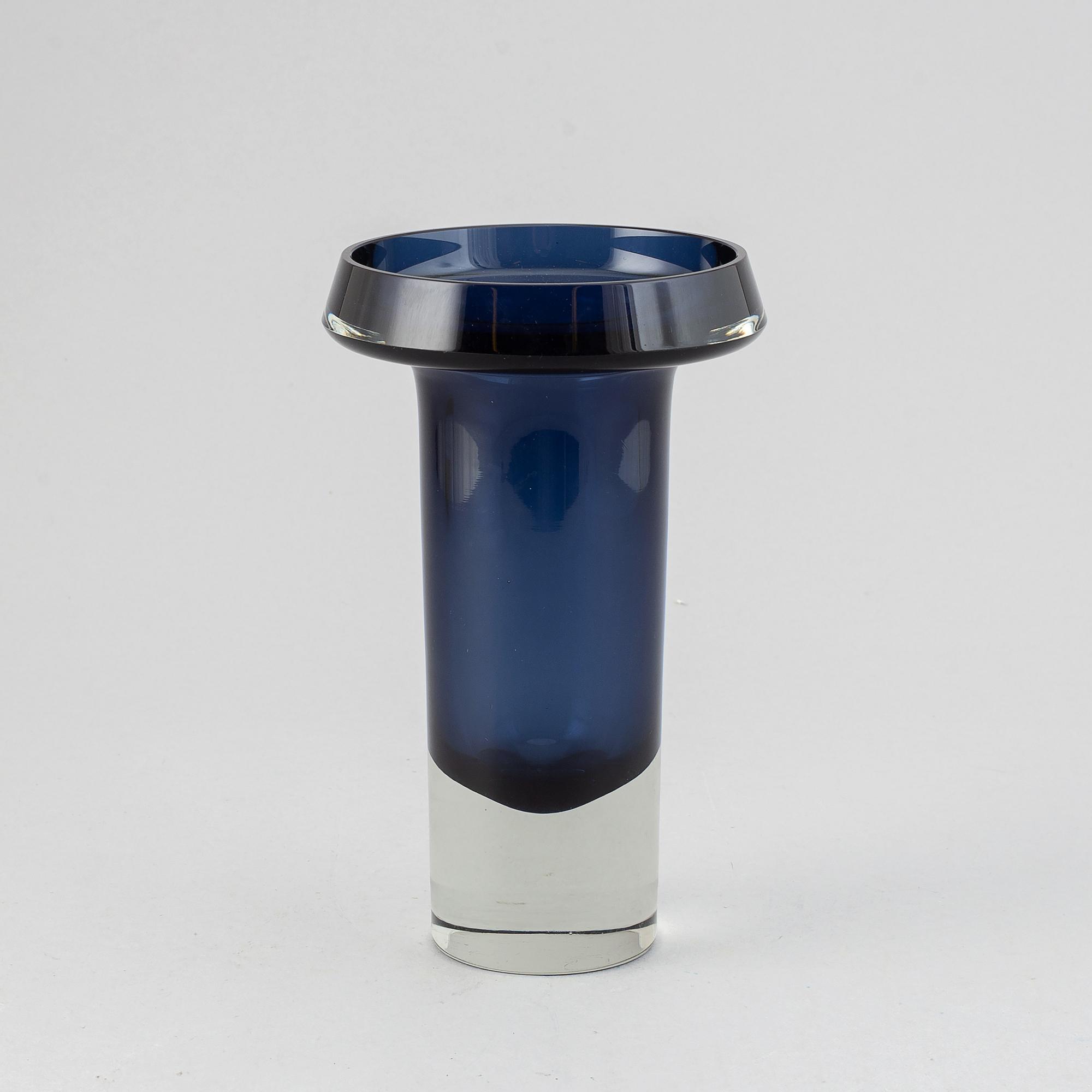 Kaj Franck, a 'KF 260' glass vase from Nuutajärvi Notsjö, Finland -63.