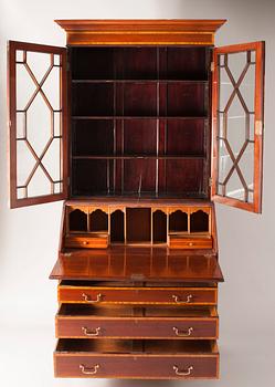 KIRJOITUSKAAPPI VITRIINILLÄ / BUREAU CABINET, englantilainen tyyli, vuosisadanvaihde 1800/1900.