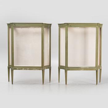 A pair of painted display cabinets, first half of the 20th Century.