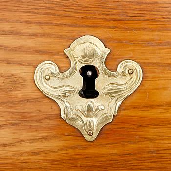 SKÅP, rokoko, 1700-tal.